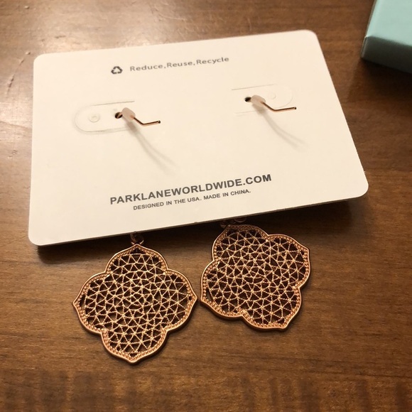 PARK LANE MOANA PIERCED EARRINGS FISHHOOK NIB ROSE GOLD - Picture 5 of 5